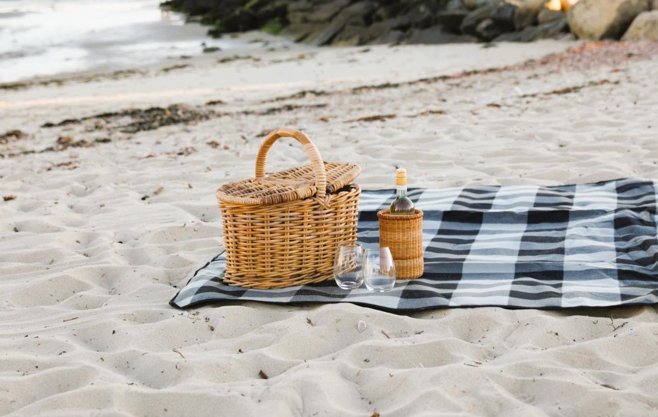 By The Sea Guests Bed & Breakfast And Suites Dennisport Buitenkant foto