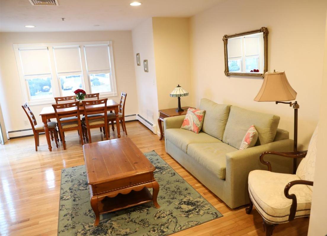 By The Sea Guests Bed & Breakfast And Suites Dennisport Buitenkant foto