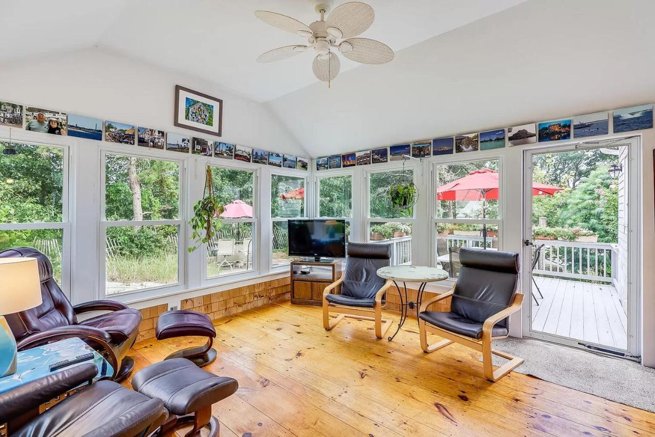 By The Sea Guests Bed & Breakfast And Suites Dennisport Buitenkant foto