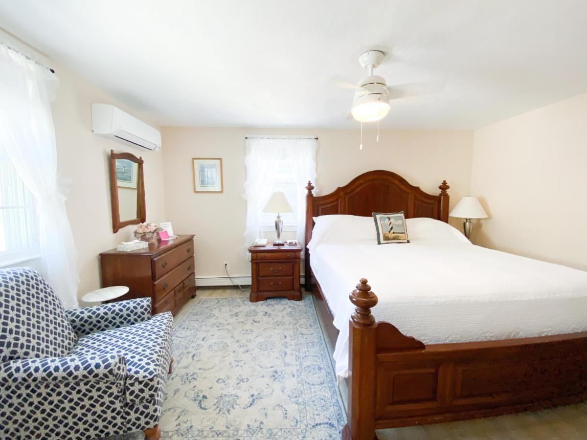 By The Sea Guests Bed & Breakfast And Suites Dennisport Buitenkant foto