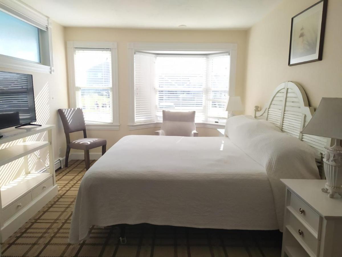 By The Sea Guests Bed & Breakfast And Suites Dennisport Buitenkant foto
